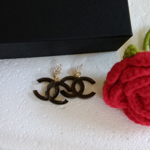 NWT designer inspired earrings - Picture 2 of 5